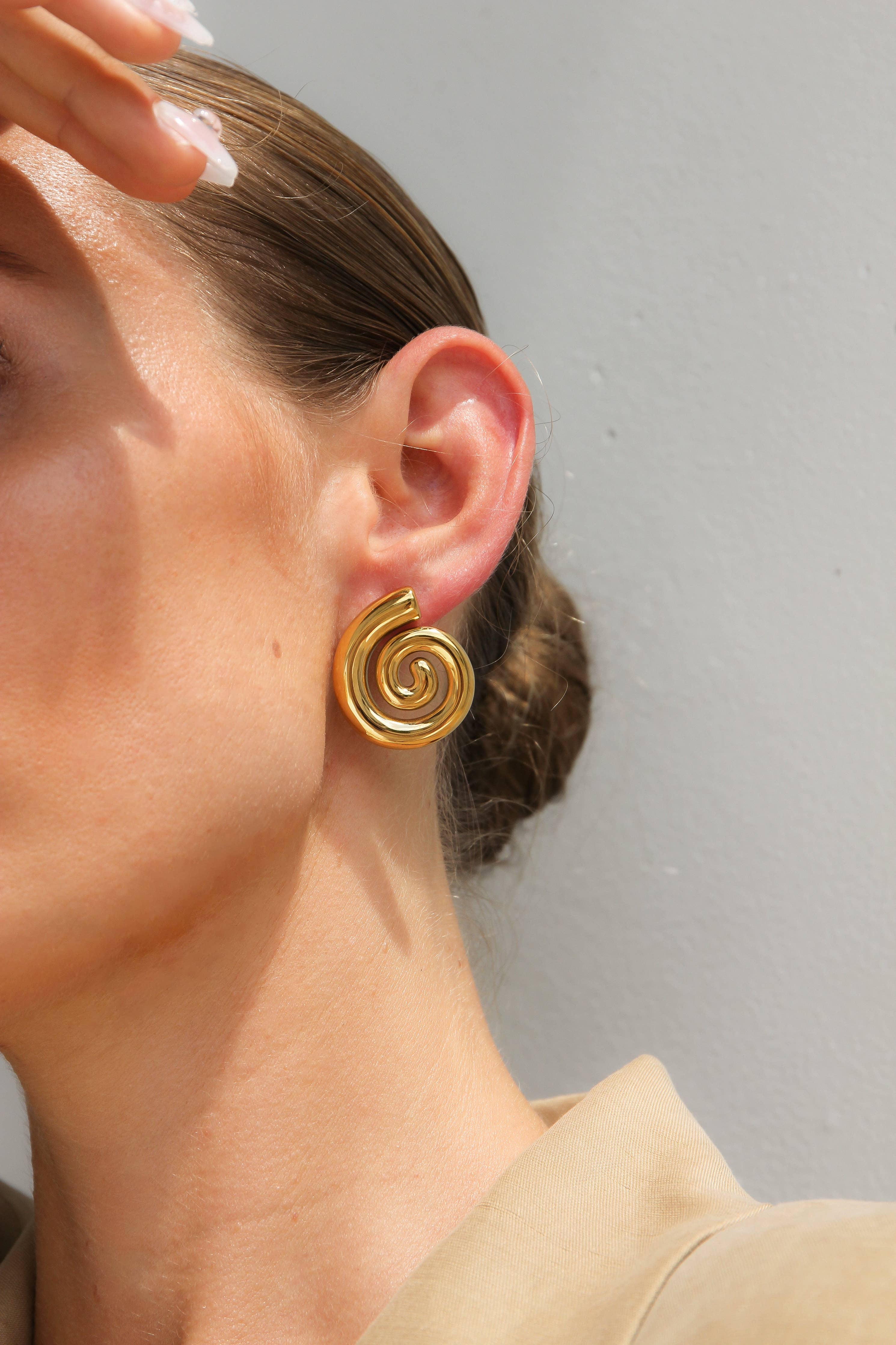 Conch Shell Earrings. 18K gold-plated, tarnish-resistant, waterproof & hypoallergenic