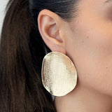 Modern Curved Disc Stud Earrings – Gold